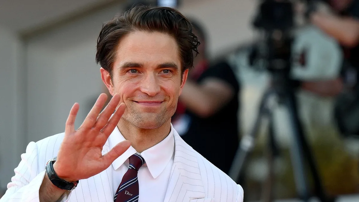 Robert Pattinson, um caçador de pedófilos em "Primetime"