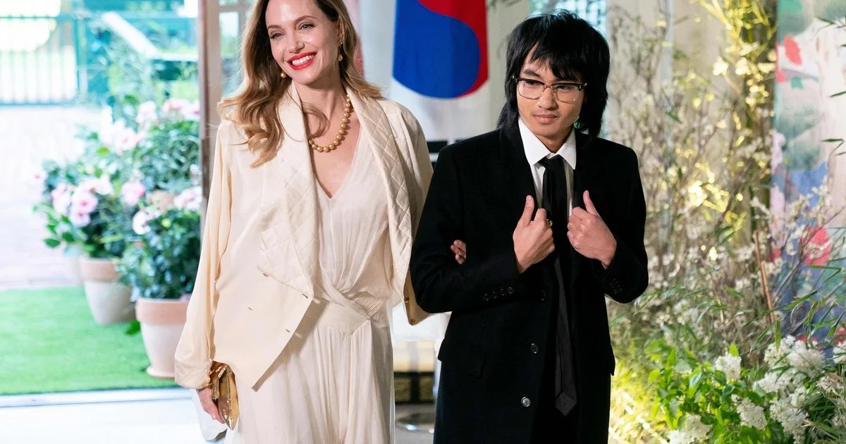 El hijo mayor de Brad Pitt y Angelina Jolie se quitó oficialmente el apellido paterno