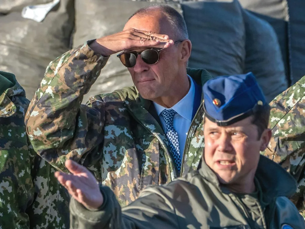 Bundesregierung: Merz ringt vom Polarkreis aus um Rückhalt