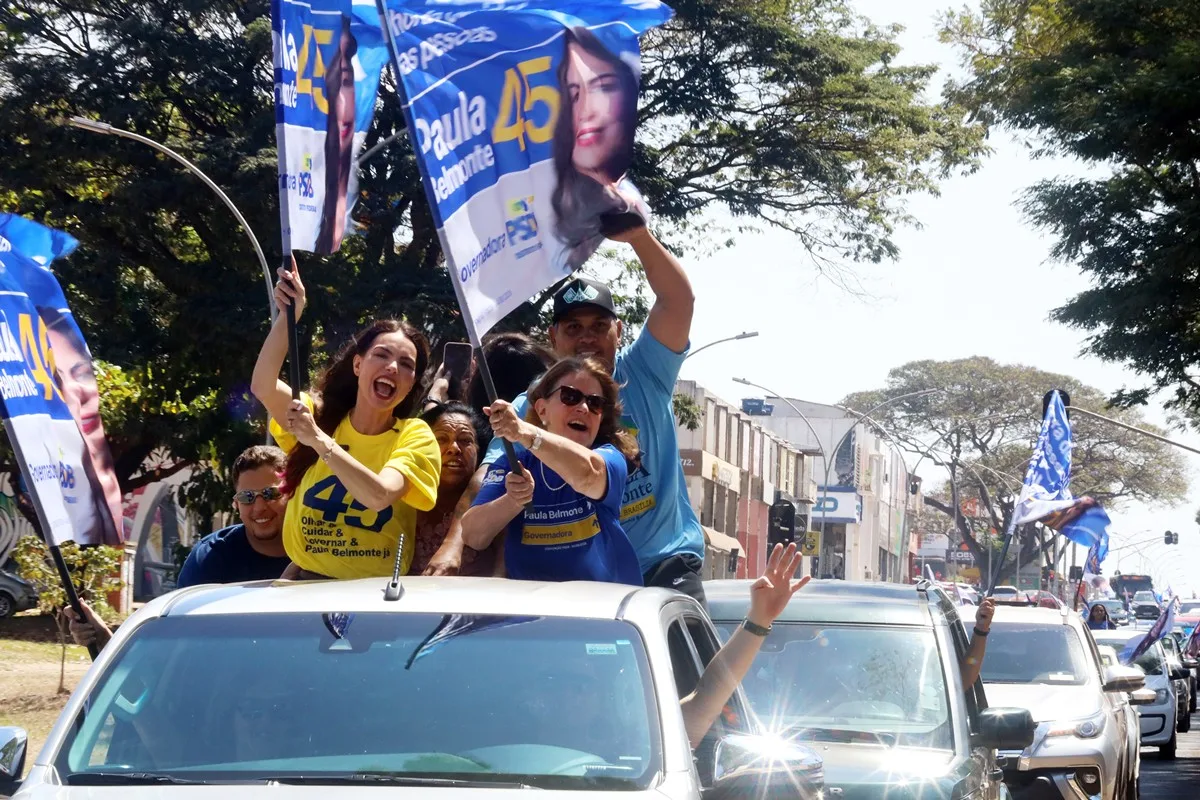 Em "adesivaço", Paula Belmonte defende diálogo do GDF com população