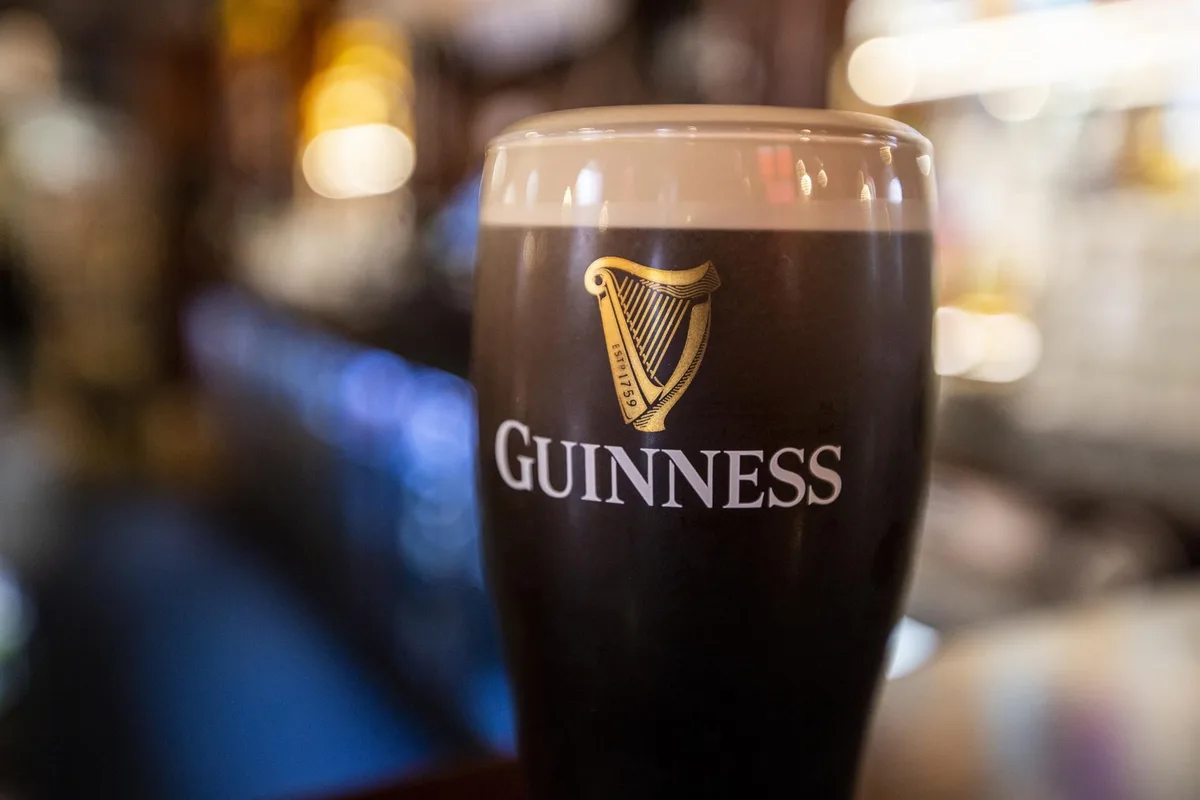 Diageo reduce en casi 2.000 empleados su plantilla durante el último ejercicio
