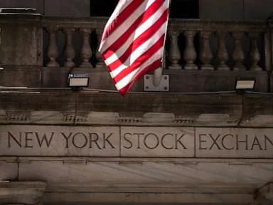 US stocks edge further from their records as oil prices keep swinging