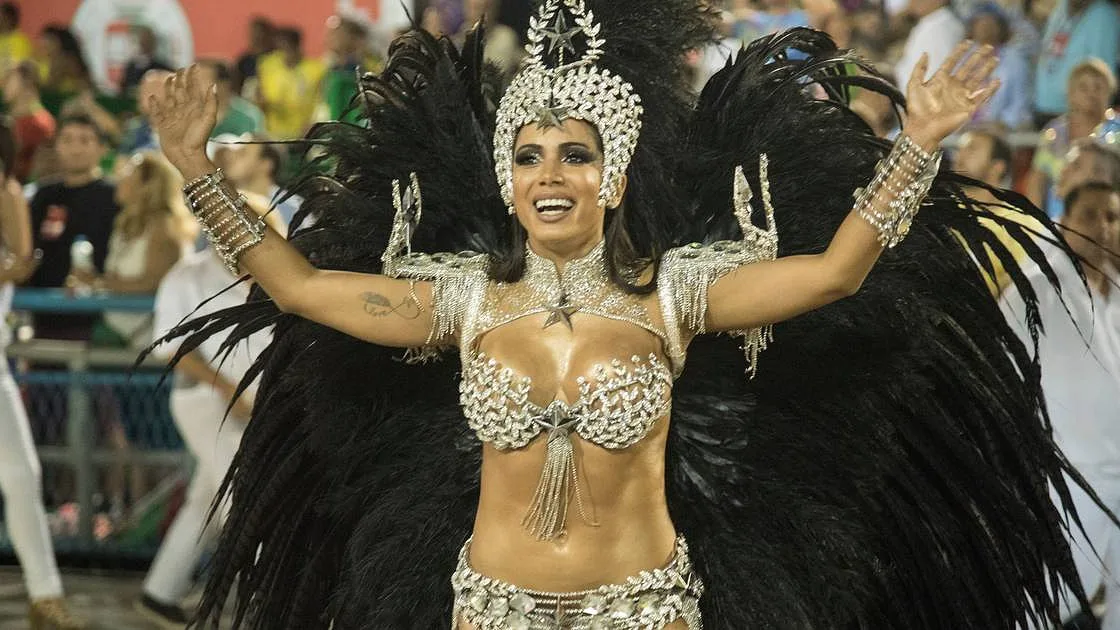 Depois de Virginia Fonseca, Anitta pode ser a nova rainha de bateria da Grande Rio