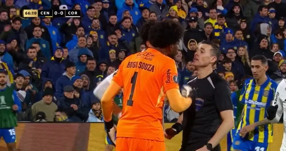 Rosario Central pode ser punido por atos de racismo contra goleiro do Corinthians?