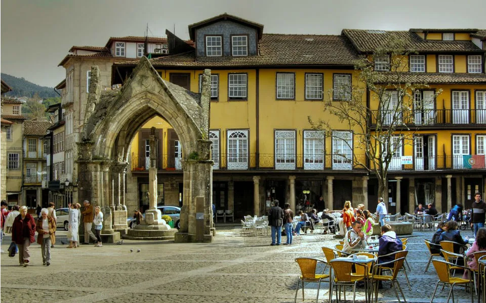 Municípios vão poder impedir “lojas de fachada” nos centros históricos