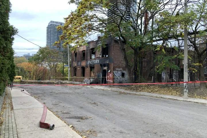 Police investigating ‘suspicious’ fire at abandoned Toronto building