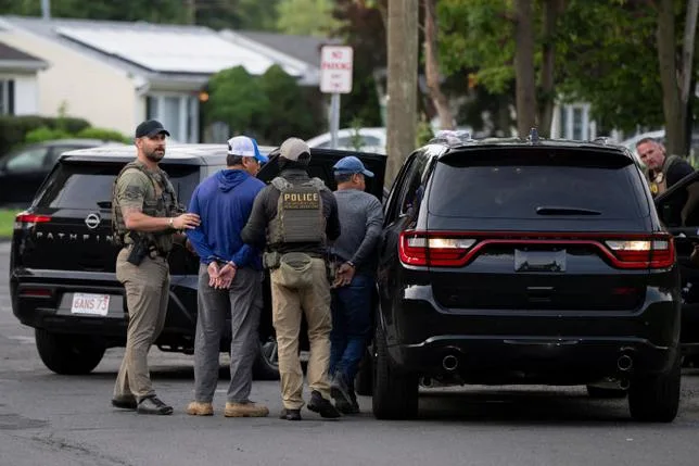 Aux États-Unis, les arrestations et expulsions d’immigrés atteignent des niveaux record