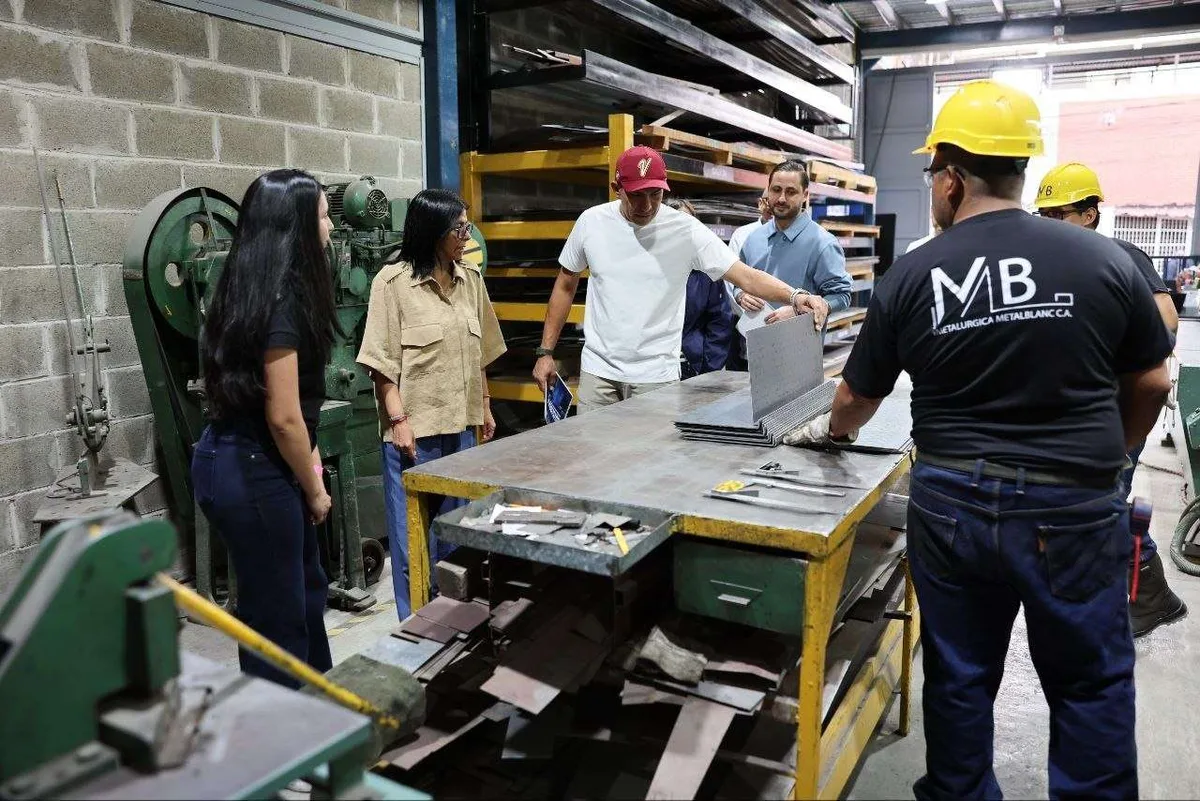 Presidenta (e) inspeccionó avance de industria metalúrgica impulsada por emprendedores