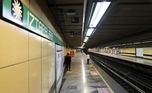 Línea 8 del Metro reanuda su servicio; había sido suspendido para rescatar a una persona que cayó a las vías