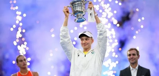 US Open Aryna Sabalenka vs. Jelena Rybakina: Ihre Gegnerin zertrümmert ihren Schläger und weint, sie lächelt höflich
