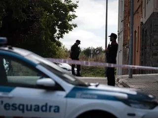 Un détenu condamné pour meurtre s’évade pendant une sortie après un passage aux toilettes, la police à ses trousses