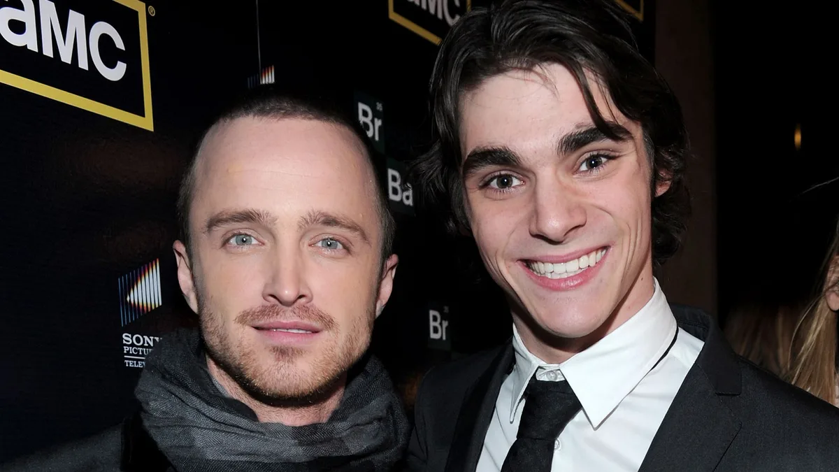 La dolorosa despedida de Aaron Paul a RJ Mitte, su compañero de 'Breaking Bad': "Ojalá lo hubiéramos sabido"