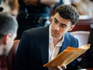 Luigi Mangione should be tried in state court, Manhattan DA says