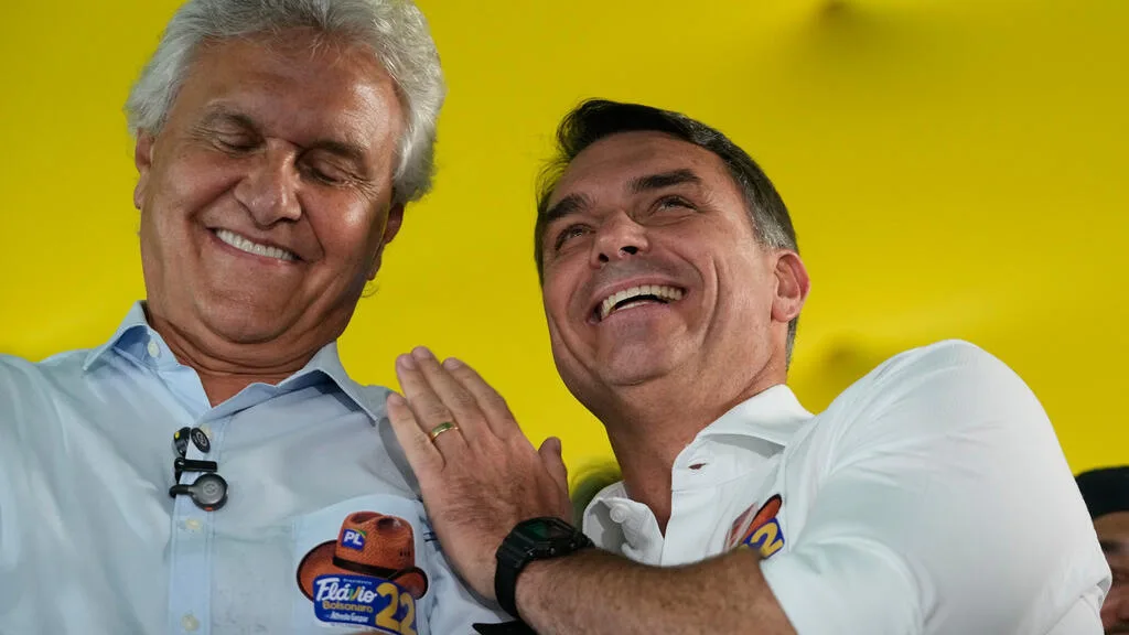Présidentielle au Brésil : Flavio Bolsonaro obtient le soutien des petits candidats