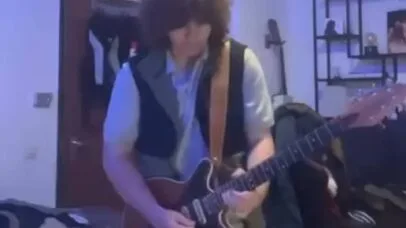 O guitarrista de 17 anos que toca Queen e foi aprovado por Brian May
