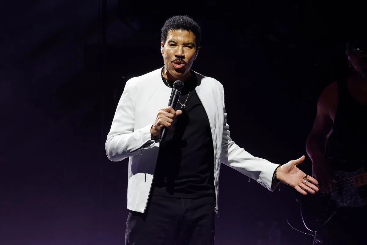 Lionel Richie rushed to ICU for possible dehydration. These are the warning signs you should look out for