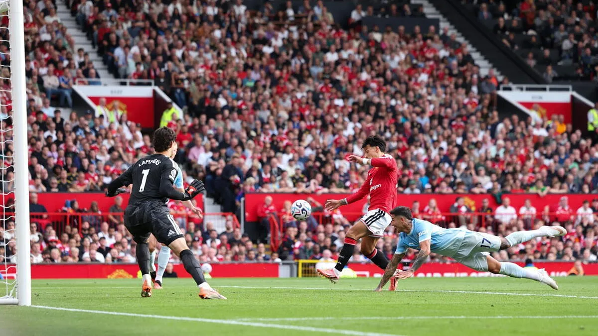 Os dois VAR do dérbi de Manchester foram afastados da próxima jornada da Premier League