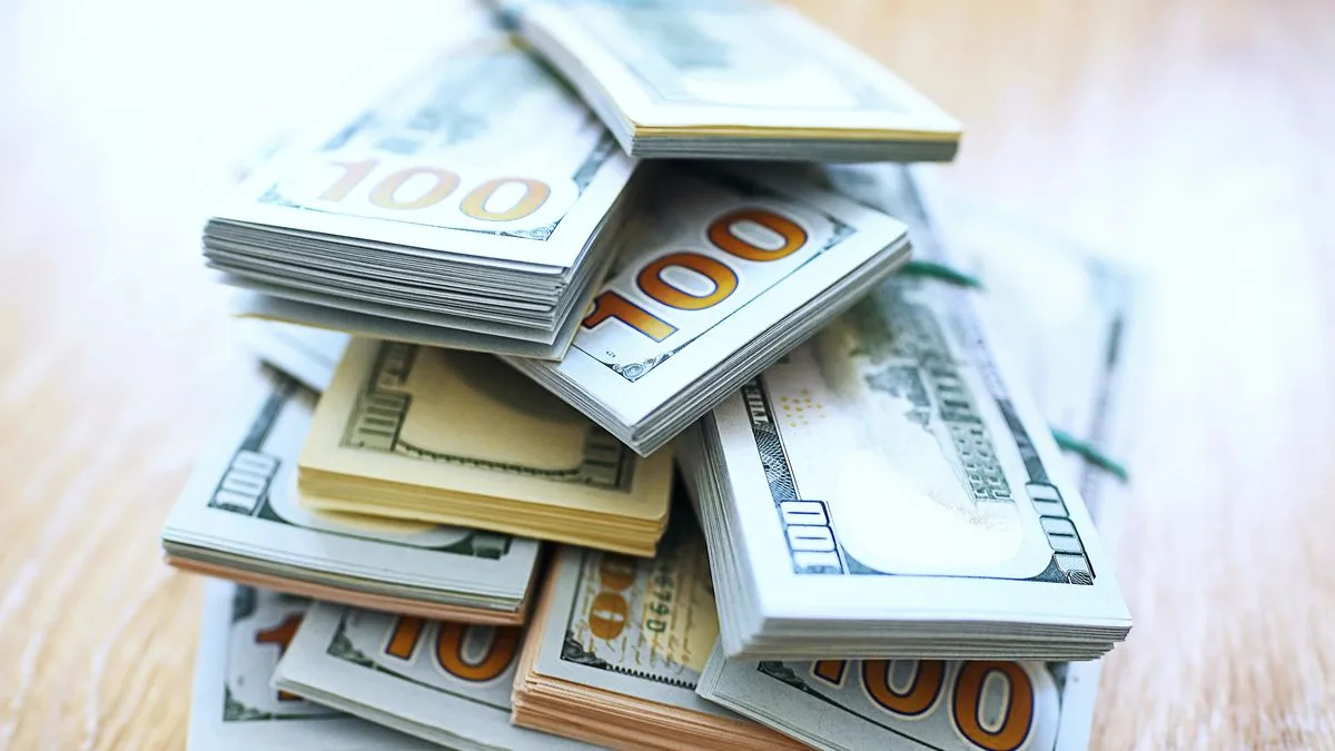 Dólar: el Gobierno sostiene la barrera cambiaria y la city proyecta una suba moderada hacia fin de año