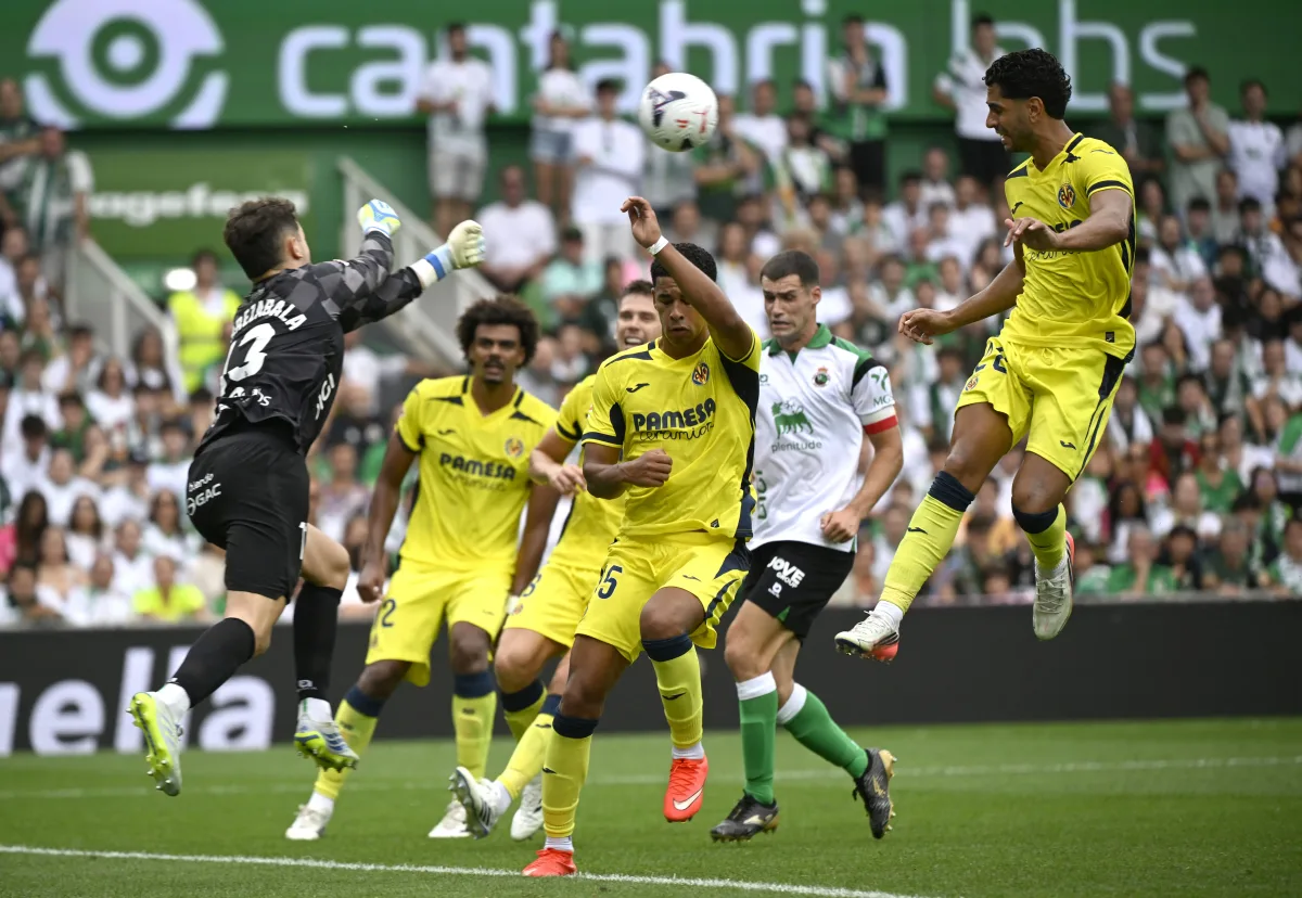 Veja fotos de Racing Santander x Villarreal pelo Campeonato Espanhol