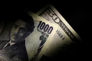 Dólar opera sem sinal único e iene se desvaloriza após elevação de juros do BoJ