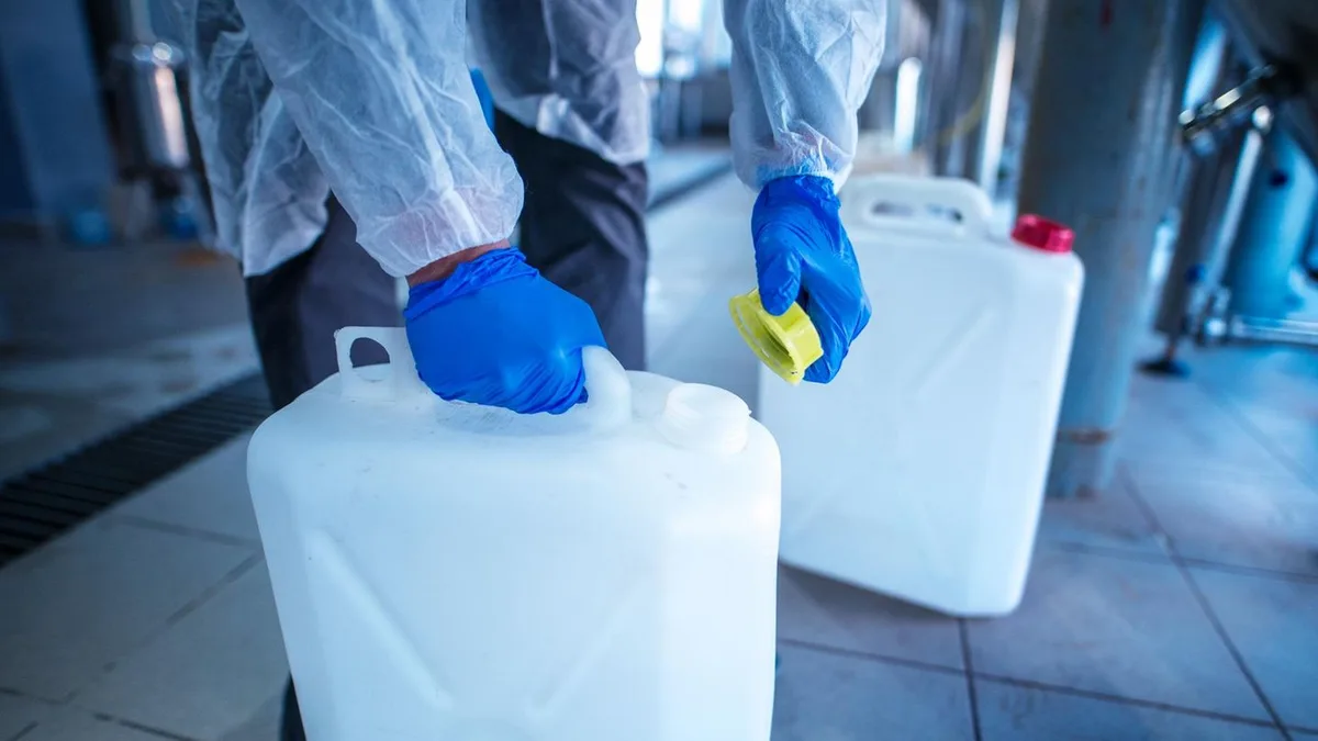 England: Handwerker produziert aus Versehen Senfgas – und wird gefeuert