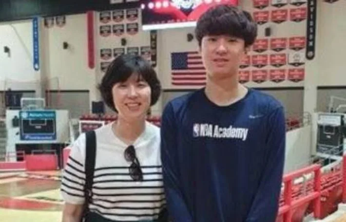 어머니 이어 金…韓 최초 AG 같은 종목 모자 금메달