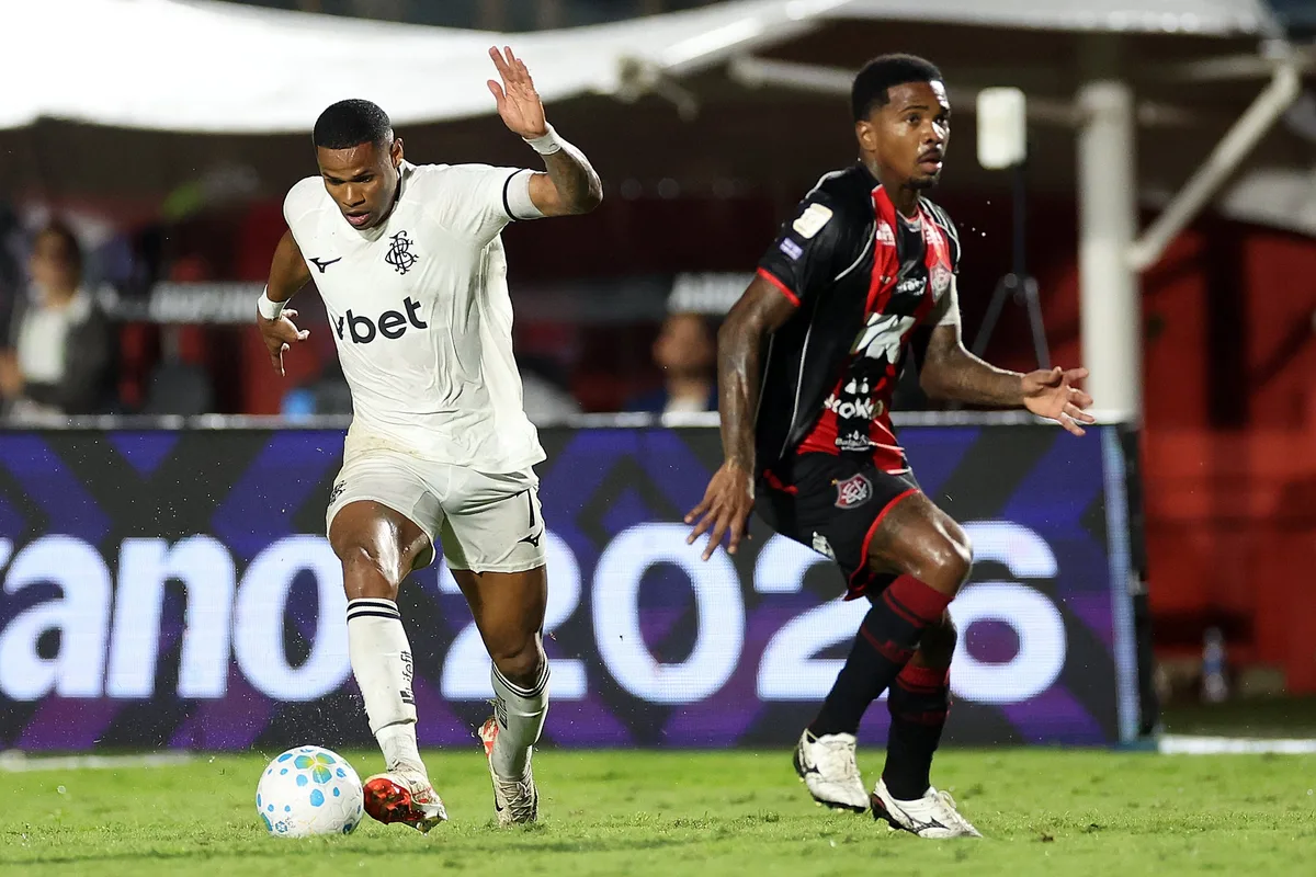 Análise: Botafogo sofre com meio inoperante em derrota que amplia pressão sobre Franclim
