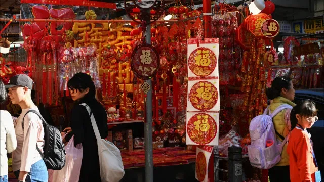 China aprova lei que endurece controlo sobre viagens ao estrangeiro