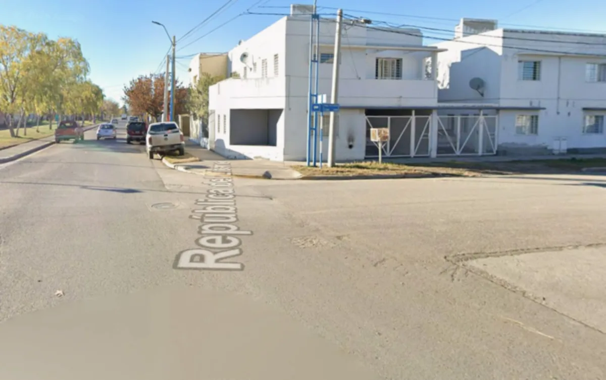 Un joven atropelló a un policía de Río Negro mientras intentaba evadir un control vehícular y quedó detenido