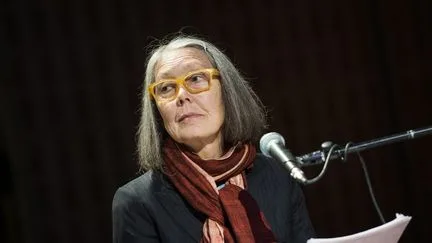 Anne Carson, prix Nobel de littérature, est "une écrivaine qui fait surgir en nous des émotions très vives et très palpables", salue son éditrice