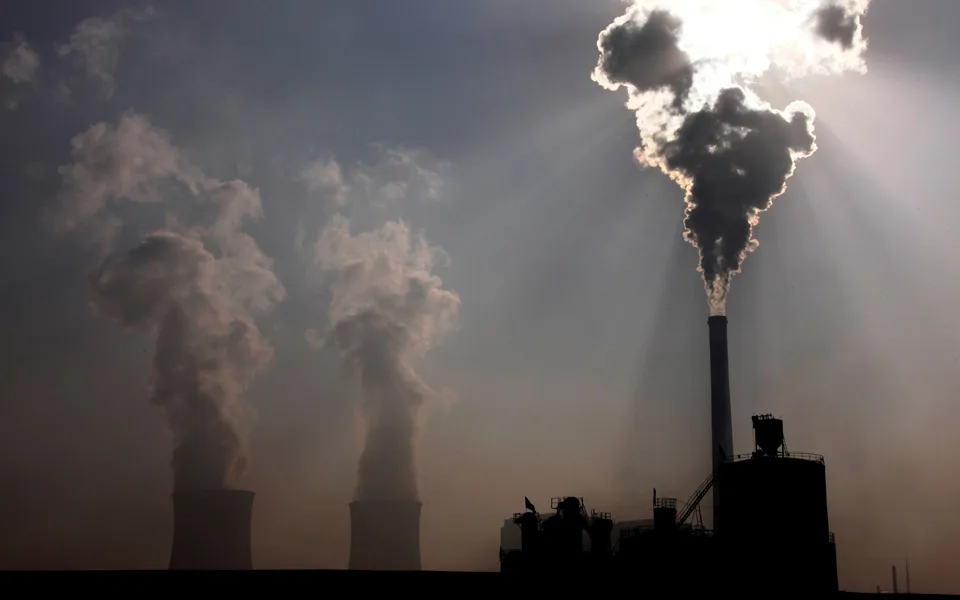 UE aprova mais licenças de carbono gratuitas para proteger indústria da fuga de produção
