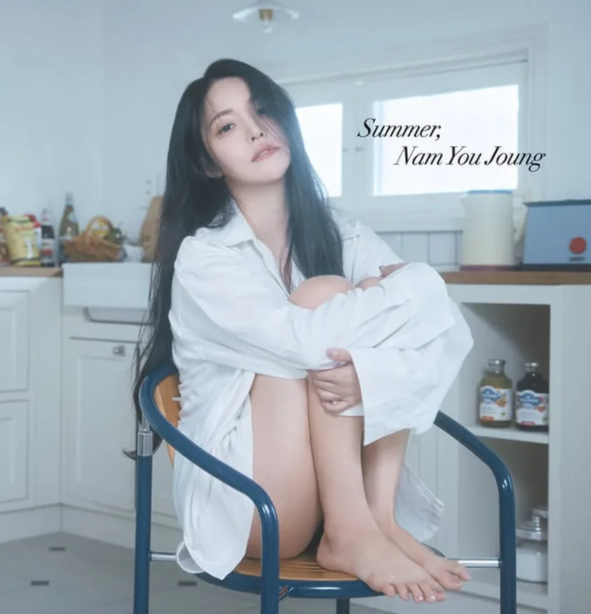 남유정 셔츠 한 장만 걸친 채…아찔한 하의실종 느낌