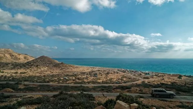 Piratenüberfall vor Somalia: Piraten kapern vor der Küste Somalias ein Schiff mit Waffen an Bord