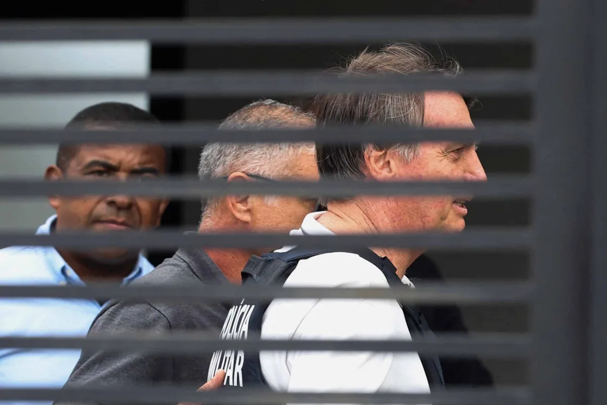 Bolsonaro tenta impedir destruição de suas armas apreendidas pela PF