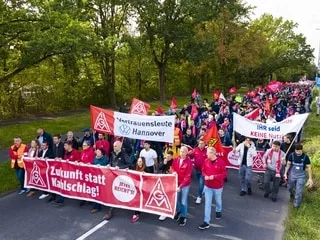 « Le modèle industriel s’écroule » : en Allemagne, la crise économique nourrit l’extrême droite