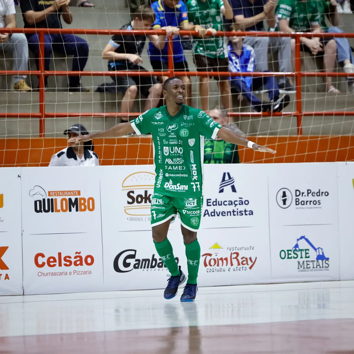 Tutu se reinventa e muda de posição para viver "melhor momento" na Chapecoense