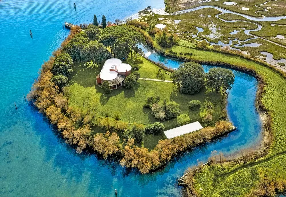 Ilha particular com forte construído por Napoleão é vendida por R$ 33 milhões