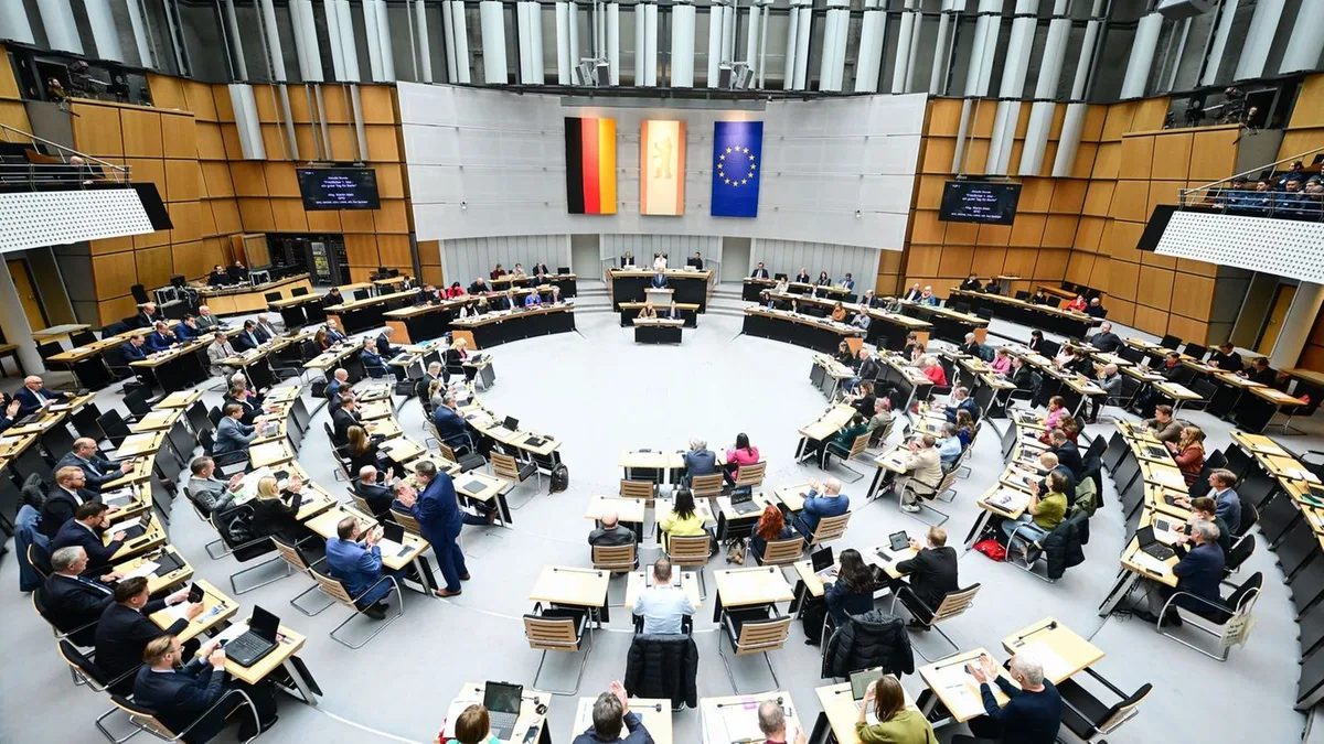 Landesparlament: Abgeordnetenhaus debattiert über Berlins Schulen