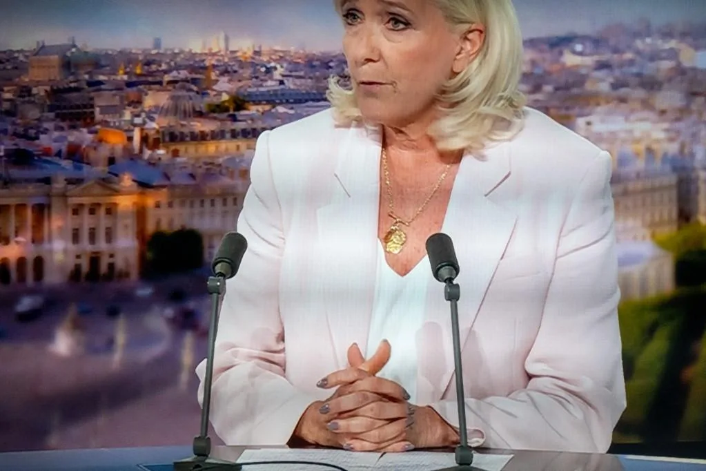Le RN au pouvoir, un micro-trottoir : « Remarquez, on n’a jamais essayé Lutte ouvrière non plus… »