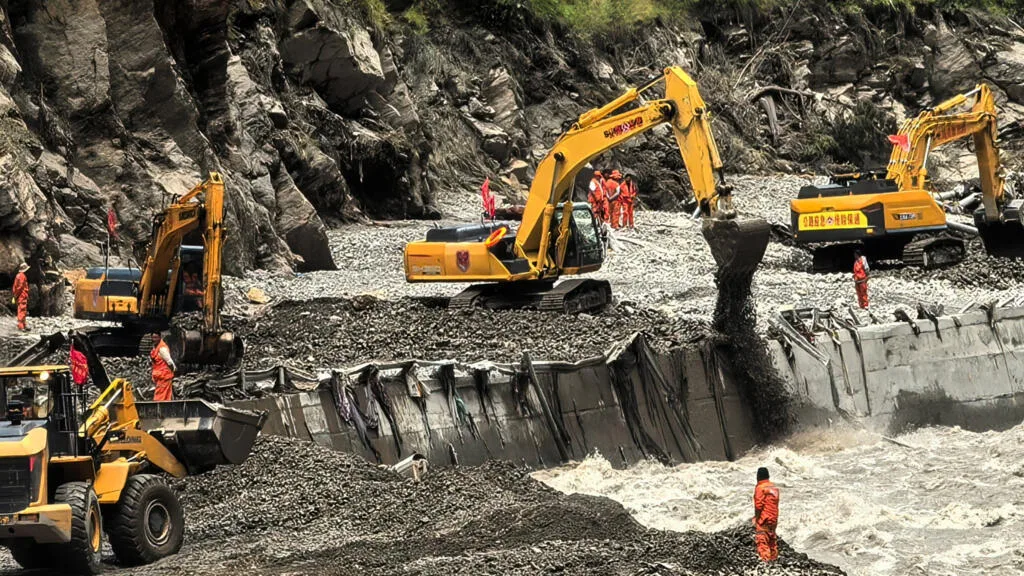 UE promete € 2 milhões ao Nepal após enchentes que deixaram mais de 580 mortos