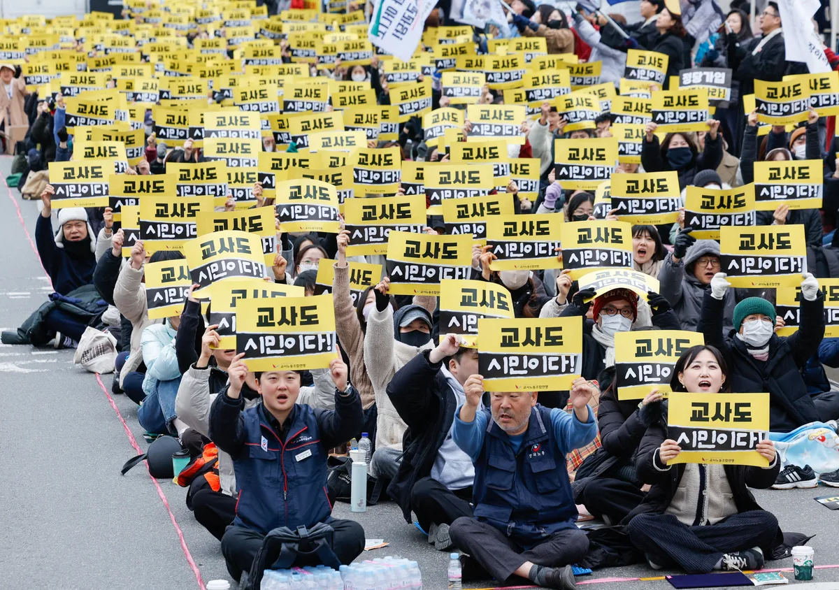 [단독] 정부 정책 연구 결과 살펴보니... “국회의원 선거는 사직 후 출마” “학생 연결된 SNS엔 정치 표현 안 돼”