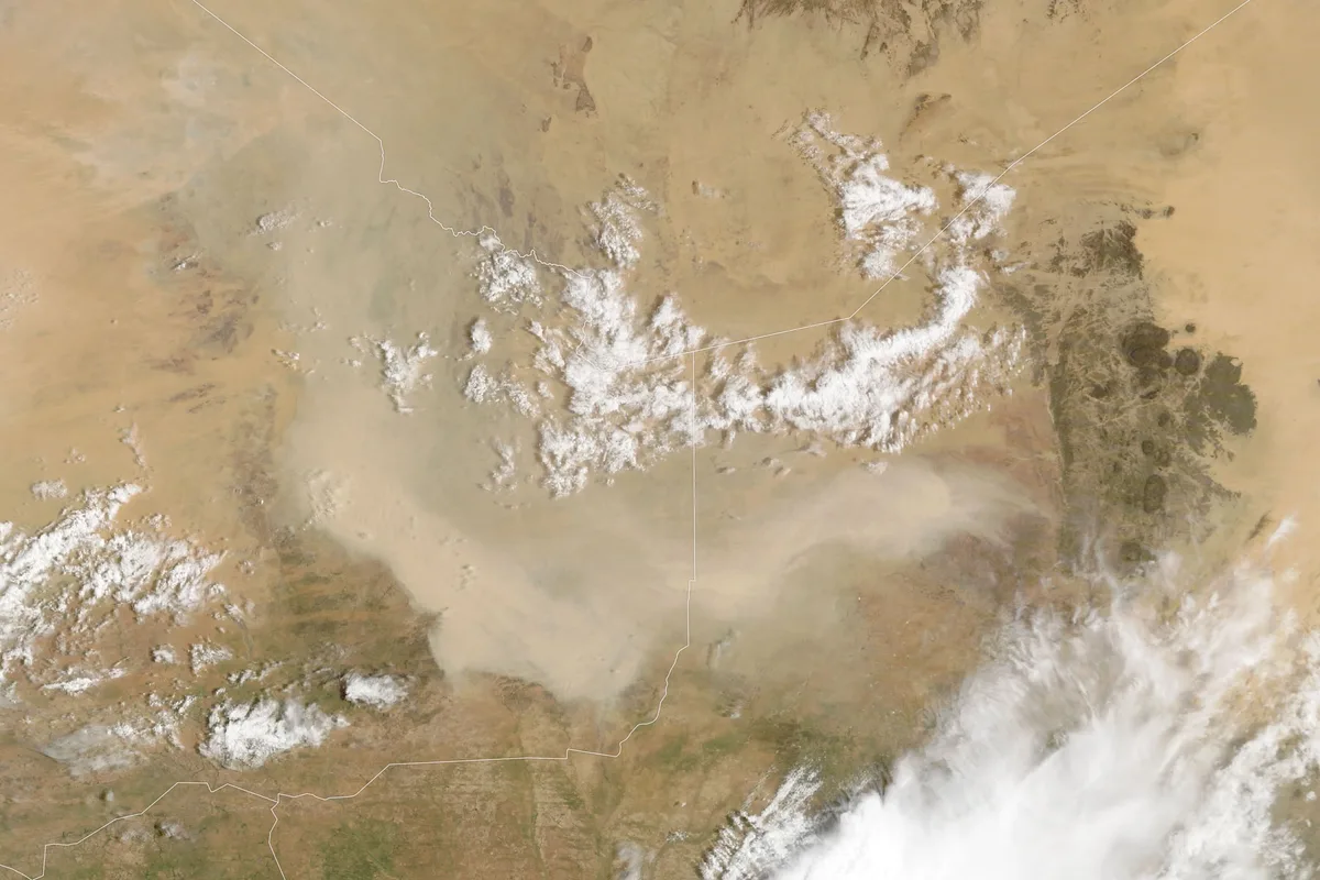 El Sáhara se levanta en una gigantesca nube de polvo: la NASA capta su avance hacia el Atlántico