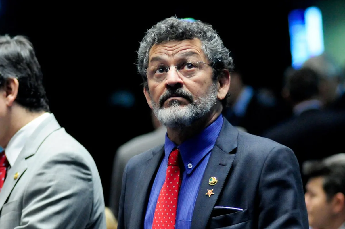 Ex-senador Paulo Rocha (PT) é detido acusado de agredir mulheres em festa