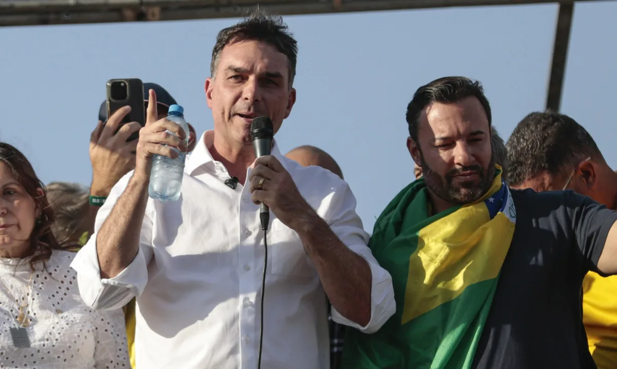 Mau tempo cancela agenda de Flávio Bolsonaro em Juiz de Fora