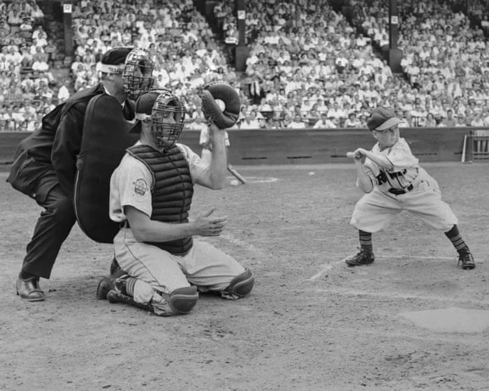 ‘I felt like Babe Ruth’: baseball’s 3ft 7in pinch-hitter, 75 years on
