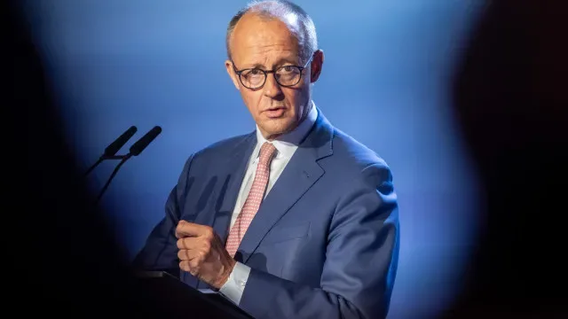 Merz pede aceleração das reformas perante ameaças da extrema-direita