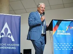 Kaderschmiede in Brandenburg: AfD schult Nachwuchs für Machtübernahme
