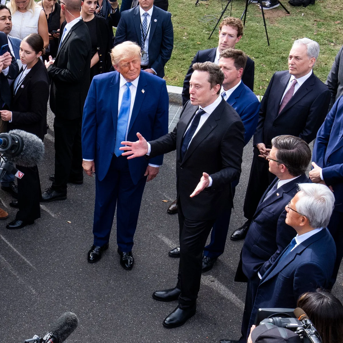 Musk Pours $276 Million Into the Midterms, and Federal Agents Raid Home of Rep. Ilhan Omar