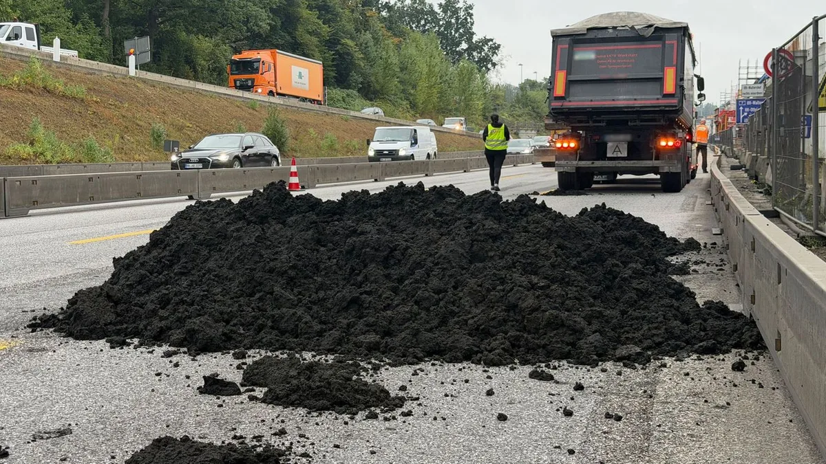 Verkehr: Klärschlamm auf A7 sorgt für lange Staus bei Hamburg