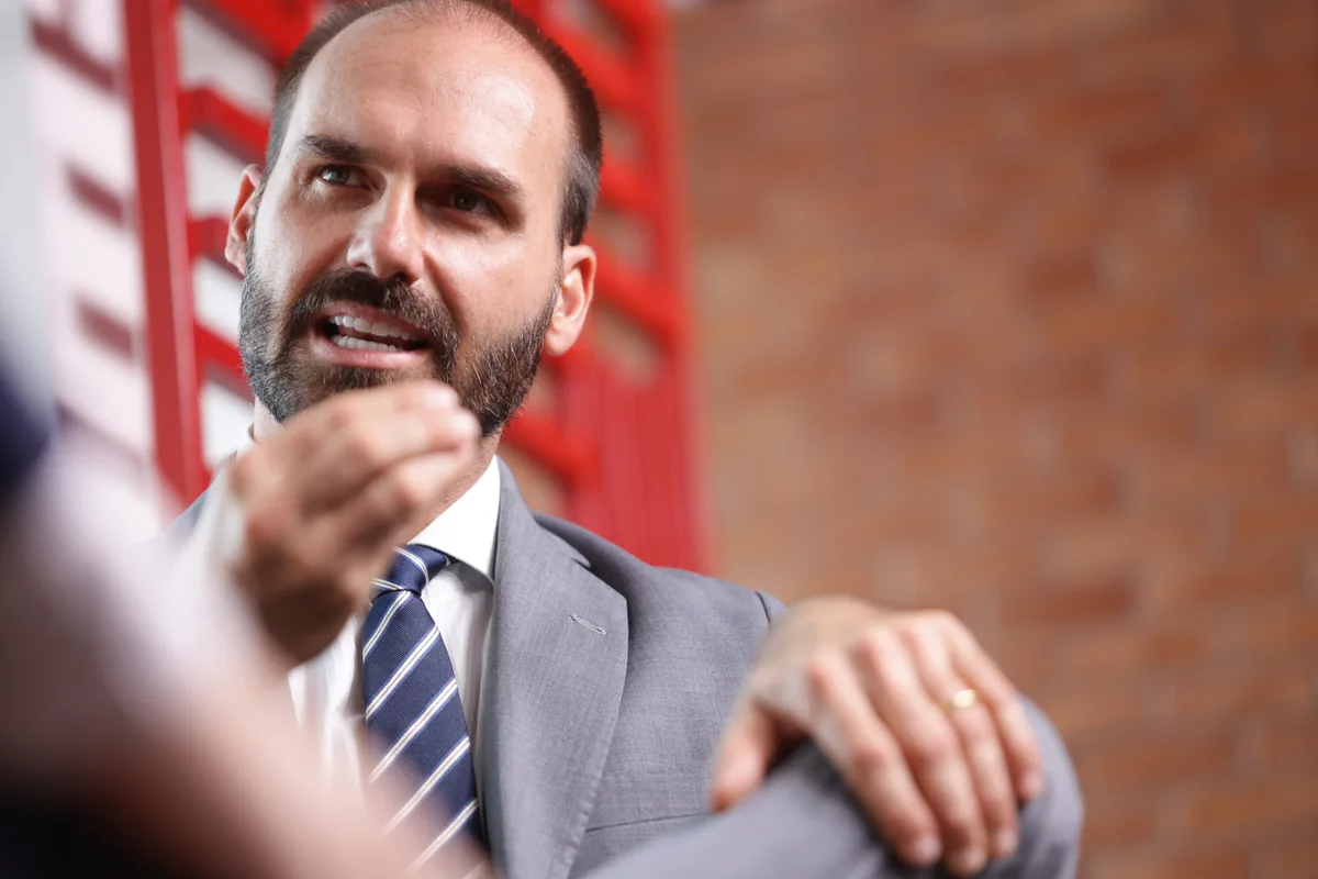 Eduardo Bolsonaro sugere que STF pode não reconhecer vitória de Flávio